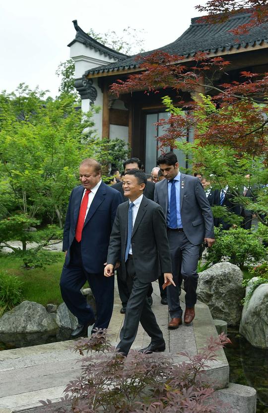 谢里夫总理到访阿里巴巴西溪园区称赞电商是经济变得更普惠的推动者_meitu_21
