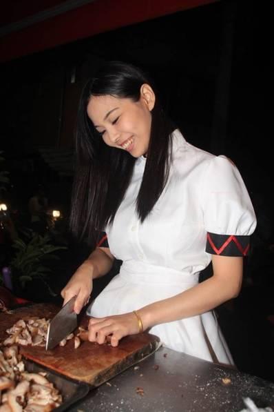 台湾爆乳牛肉店女老板资料照片店铺地址引热搜:facebook上走红