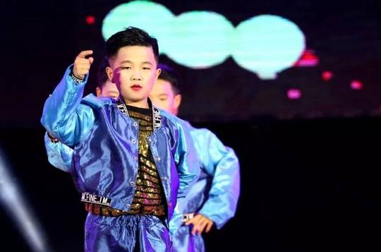 以街舞五大舞种为基础编排,实现由街舞少年梦到陵水梦,中国梦的主题