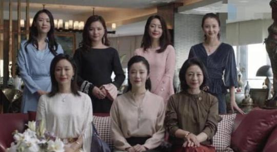 《三十而已》顾佳攀升速度肉眼可见，富婆合影位置变化快摔得也惨