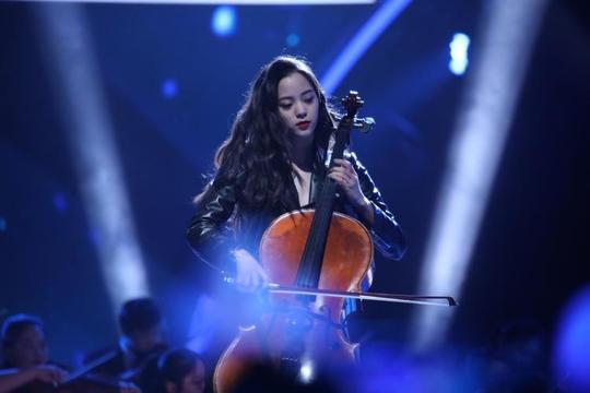 完美的结合!欧阳娜娜弹吉他与海豚音王子嗨翻全场