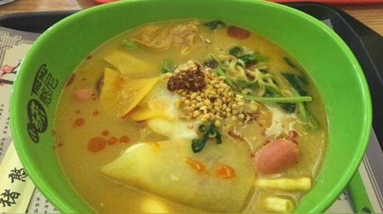 小猪憨尼麻辣烫加盟_4