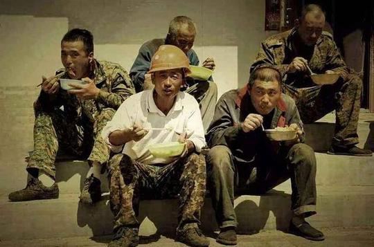 为什么有不少人宁可满足于死工资也不创业呢?这两句话直戳人心