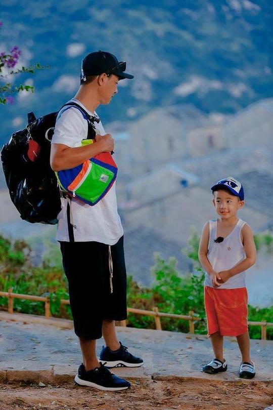 陈小春儿子jasper快5岁了，变化太大!应采儿基因果然在