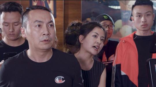 陈翔六点半:奶茶店老板做生意有诀窍,顾客被狂怼依然生意火爆!