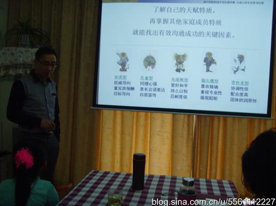 小伟家几年前来到城里做生意,小伟曾是重庆某私立学校的一名学生