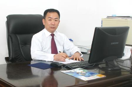 铁汉子撑起人生大厦——中国优秀民营企业家欧回养创业纪实(黄飞)