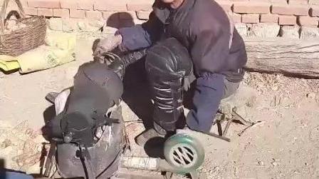 东北小时候只能吃到这种老式的爆米花机蹦的爆米花,现在偶尔也能见到