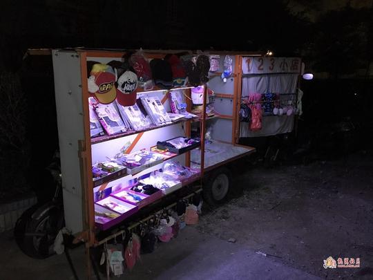 价转让二手电动三轮车摩托车,已改装成小商铺车适合摆摊创业的老