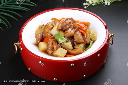 查看相似图收藏举报>萝卜焖原生态黑笨猪肉青椒炒腊肉信阳闷罐肉
