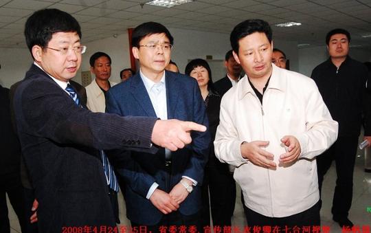 兴起文化建设新高潮--衣俊卿在七台河市调研,观看创业颂专场文艺