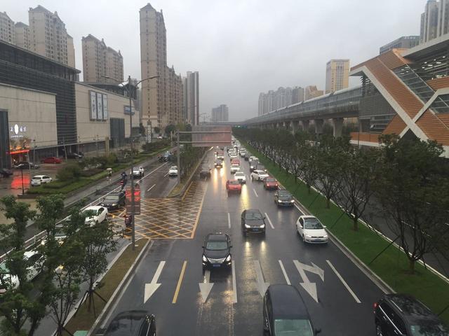 国庆节路上堵车的说说