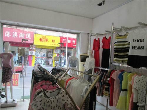 经营多年生意和客源一直很稳定,现经营的是品牌外贸韩版服装店,面积70