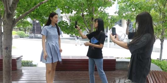 财富密码找到了!大二学妹拍段子月入70万登上热搜