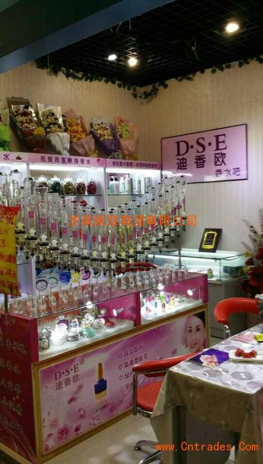 美甲店没有生意怎么办?加盟散装香水吧好赚钱吗?