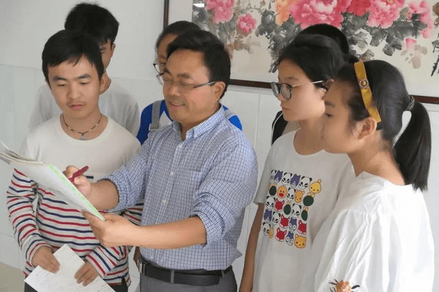 教育部辟谣取消教师寒暑假0