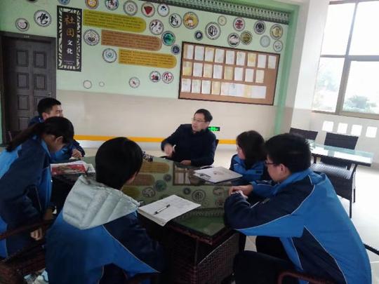 做好学生引路人——舟山中学党员教师助力学生导师制