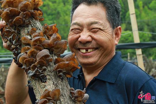 【中国故事|追梦人】80后返乡创业网上卖山货带动3500名贫困群众脱贫