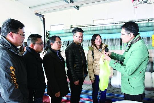 学员们考察郭长鑫创业项目.
