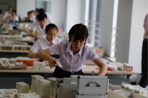 花式点钞双冠王合肥工行员工张灿的无悔青春