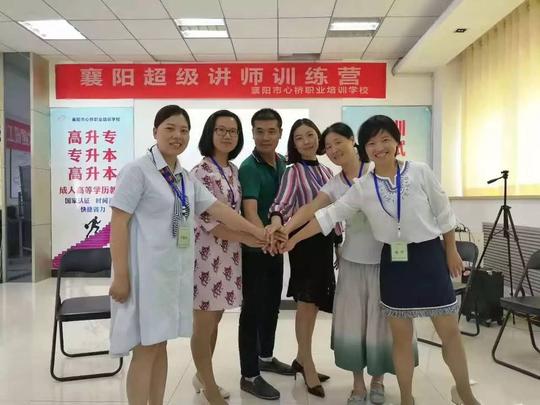 "一分钟即兴演讲","三分钟自命题演讲"和"综合演练"都成为了学员们