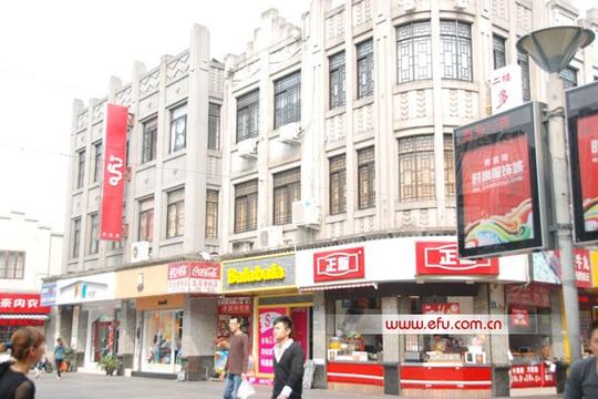 商圈报道——五马街临街店面生意还不错,不是很起眼的小服装店也有