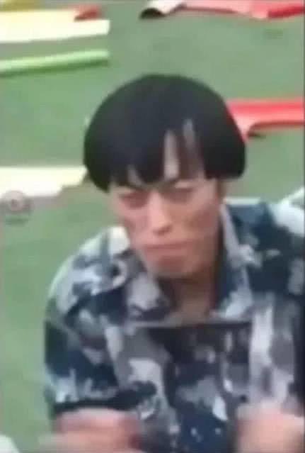 "快手社会摇第一人",牌牌琦早年照曝光,有点辣眼睛