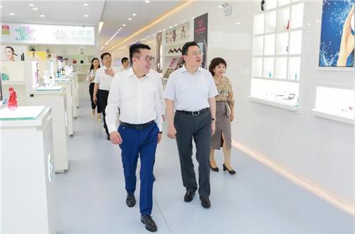 苏州高新区党工委书记、虎丘区委书记方文浜莅临绿叶调研指导