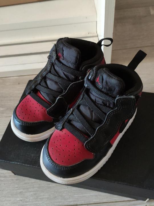 aj1婴童小禁穿高新万达实体店购，支持验货。孩子脚长得真尼