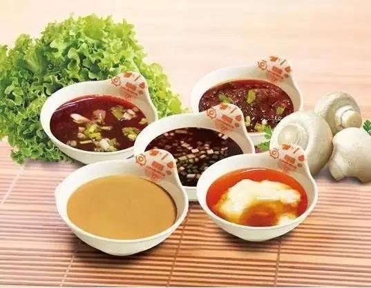 曾经多少人为了这碗调料而来呷哺呷哺