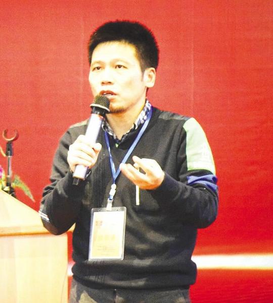 2013年12月自主创业,构建了以o2o形式运营的企业家社群——蜂窝私人