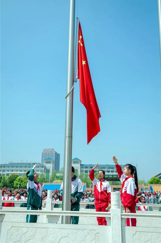 【一附教育集团·通师一附】五星红旗高高飘,鲜红领巾