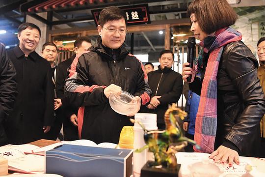 孟祥伟到海港区就旅游产品,美食之城建设进行调研