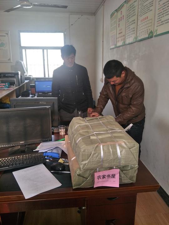 文化惠民工程送书下乡走进香泉镇