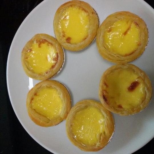 蛋挞液我又加了些炼乳,甜度就刚好,全蛋的口感不腻,做了蛋黄的,更好吃