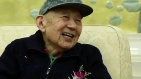 又一颗星陨落，历史学家、翻译家、清华大学教授何兆武逝世，享年100岁