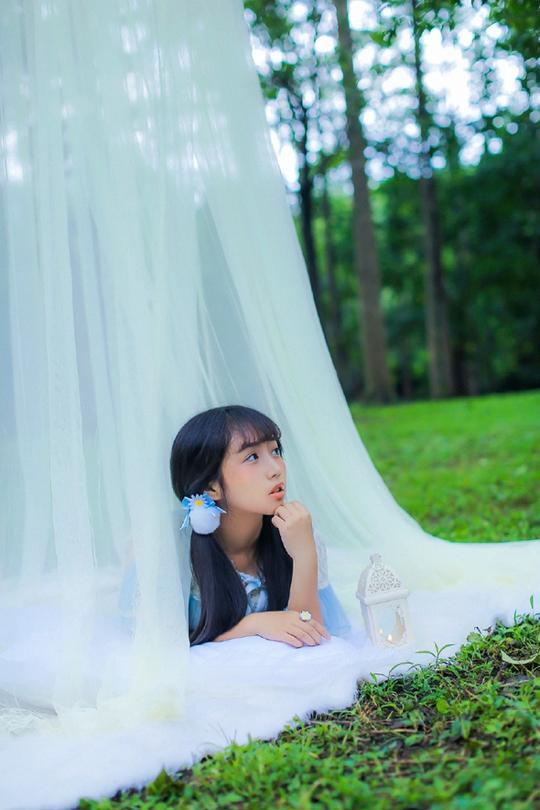 初夏森林中邂逅呆萌妹子眼神迷人写真,清纯美女,唯美,美女,写真,清纯,小清新,森系