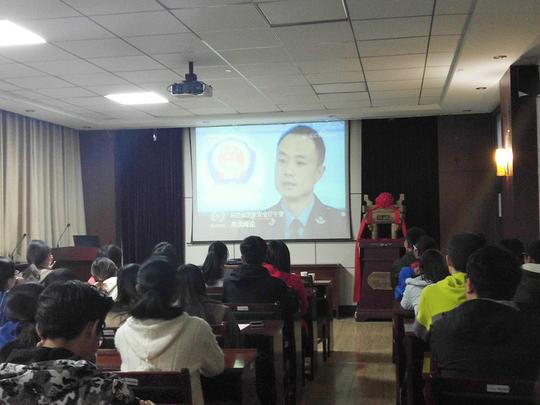 院团委书记赵玉璋老师向参会学生强调学习《反间谍法》的重要意义和工