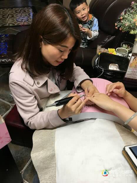 80后湘妹子创业开美甲店