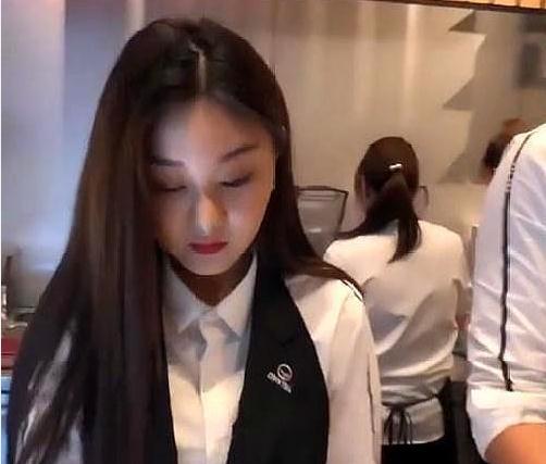 抖音“最美收银员”火遍全网，明明可以靠颜值吃饭，她却要靠才华