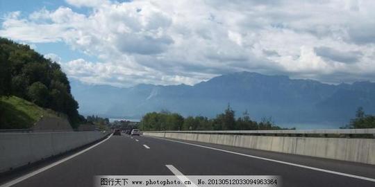 国外高速公路蓝天白云摄影树林自然风光公路图片素材下载