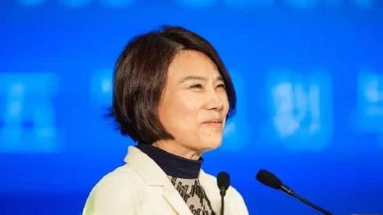 董明珠快手直播首秀火了!超100万人围观，30分钟狂卖1个亿!