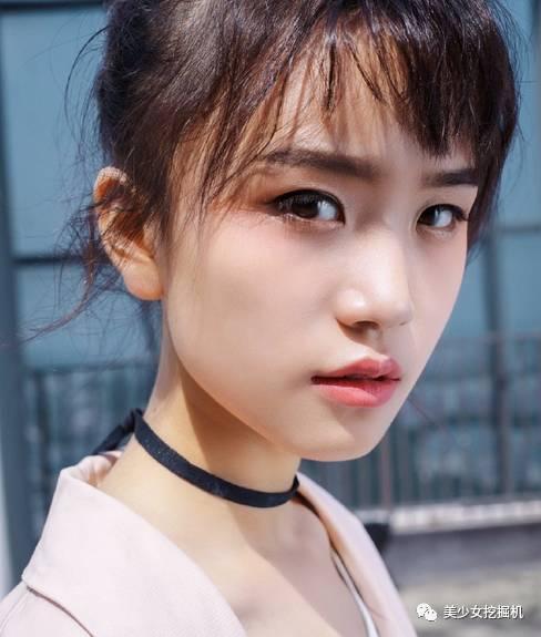 有时候撸个妆也能身时尚icon.