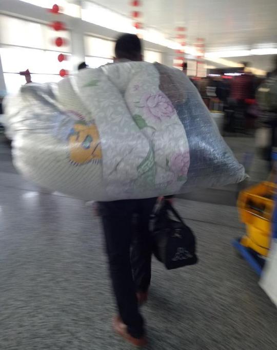 过完年,农村里的年轻劳动力都出去打工挣钱了,只剩下一些留守老人