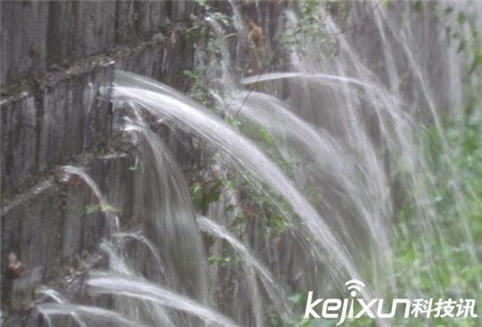 大雨冲出真龙尸骨神兽竟为镇压古墓千年僵尸