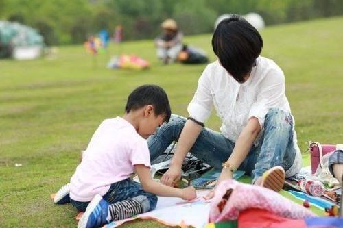多少岁以上玩手机对孩子比较好