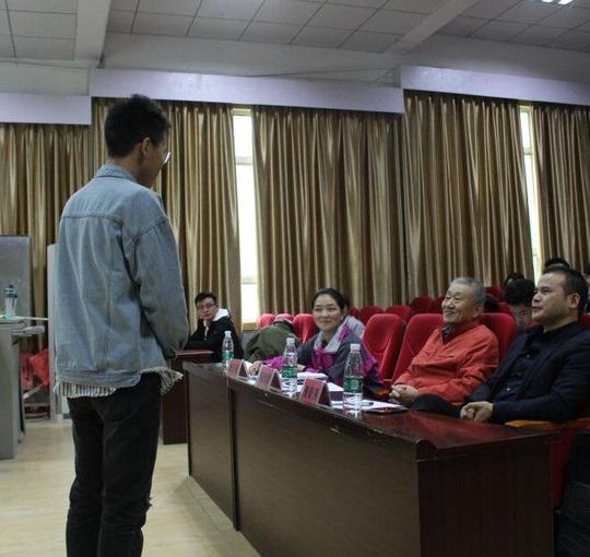 "导师程战淮非常鼓励同学们参与创业,他说,同学们要敢创业,要为美好