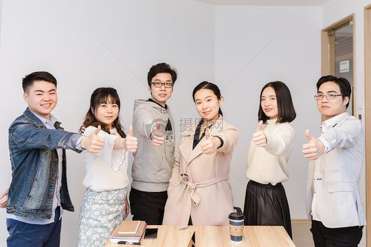 商务团队共同大拇指称赞id：500299103