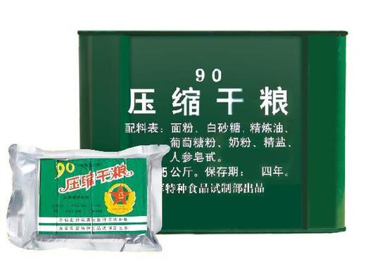 来一桶90式军用压缩饼干吧4年保质期,备着点干粮慢慢吃!
