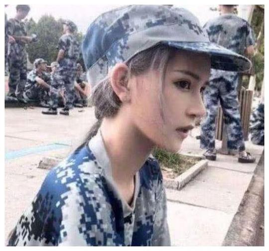 抖音漫画脸小姐姐走红，笑的一瞬间惊呆众人